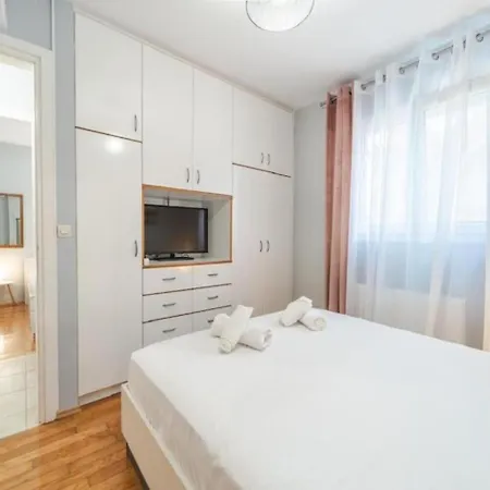 Apartament Rea *